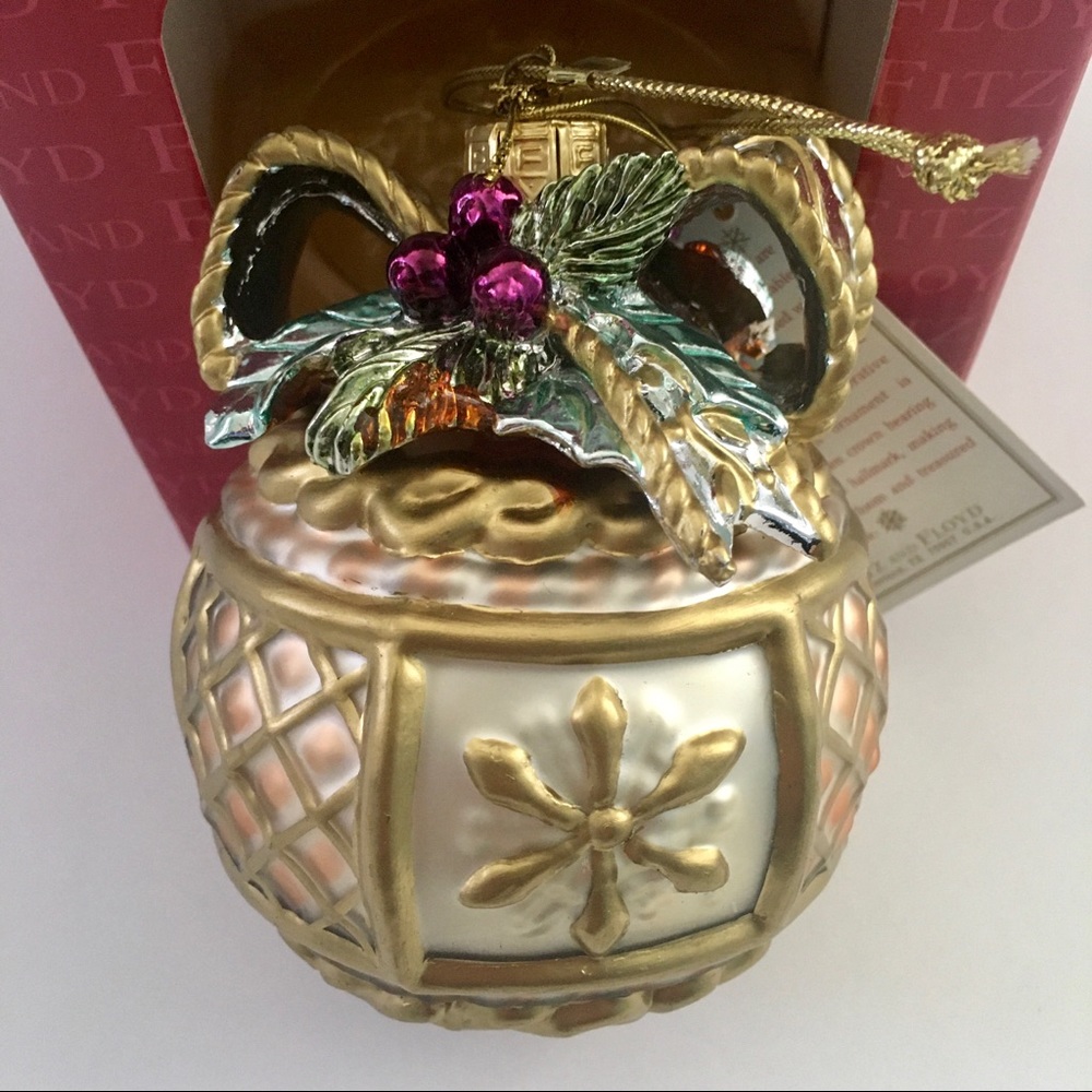 NWT-FITZ & FLOYD ORNAMENT